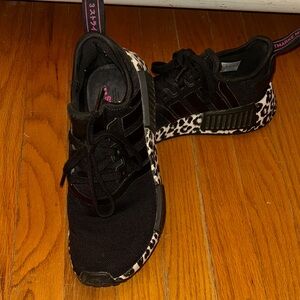 Adidas Women’s Black and Leopard Print Sneakers